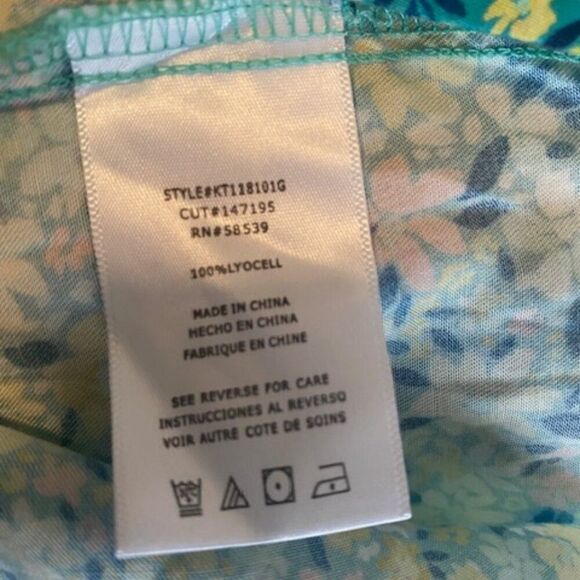 Kut from the Kloth Sharay Green Floral Peasant smocked cuffs blouse, size 1X - Picture 6 of 6